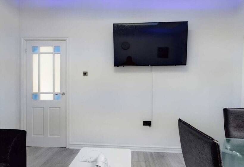 레지던스 Stunning 4 Bed House Fully Refurbished Modern