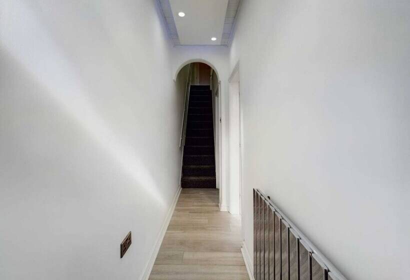 레지던스 Stunning 4 Bed House Fully Refurbished Modern