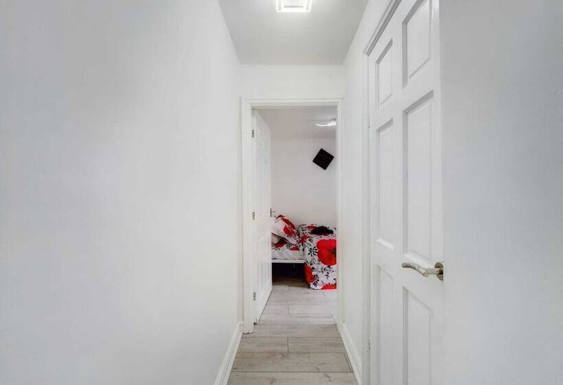 레지던스 Stunning 4 Bed House Fully Refurbished Modern