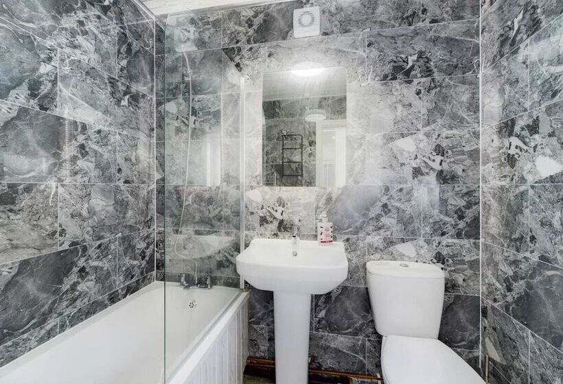 레지던스 Stunning 4 Bed House Fully Refurbished Modern