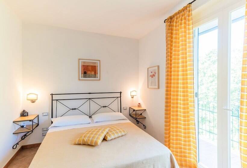 Romantic Cottage In San Feliciano With Garden