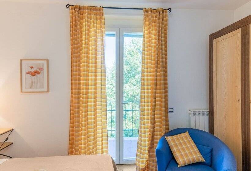 Romantic Cottage In San Feliciano With Garden