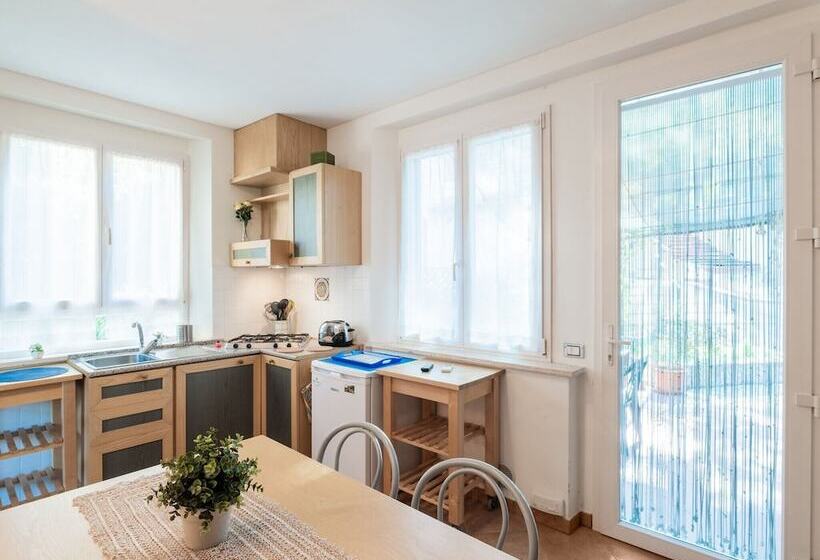 Romantic Cottage In San Feliciano With Garden