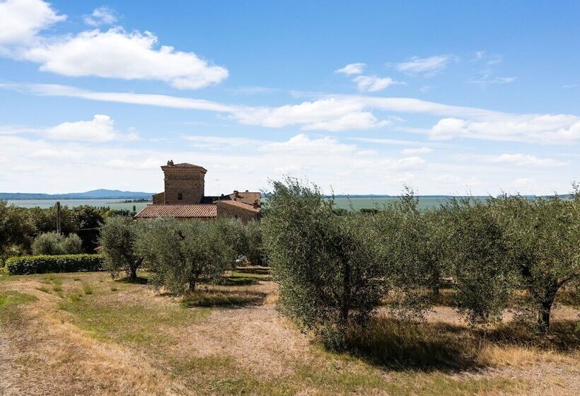 Romantic Cottage In San Feliciano With Garden