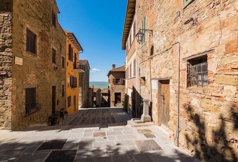 Romantic Cottage In San Feliciano With Garden