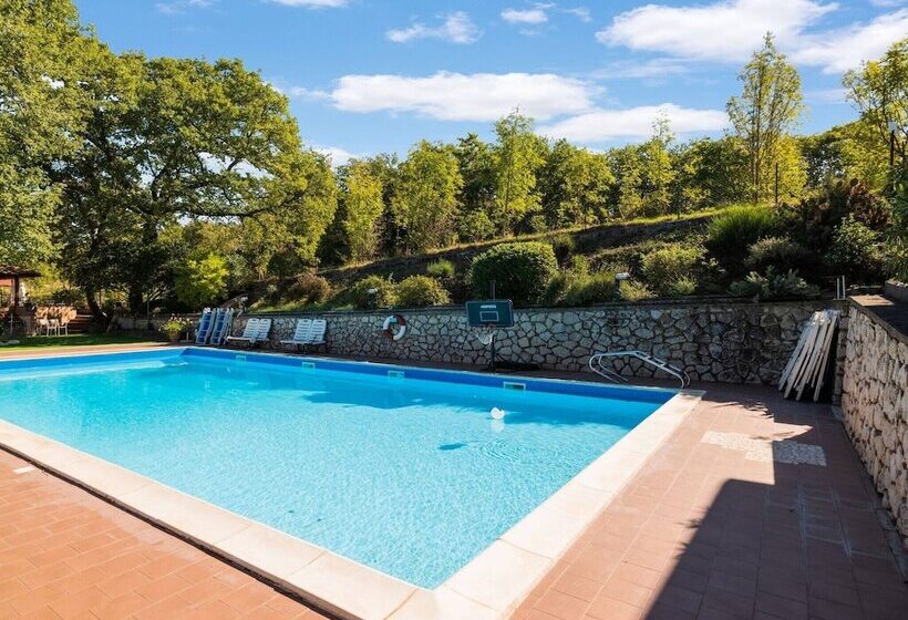 Romantic Cottage In San Feliciano With Garden