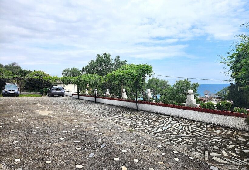 Yalla Chorefto   Hotel & Fun