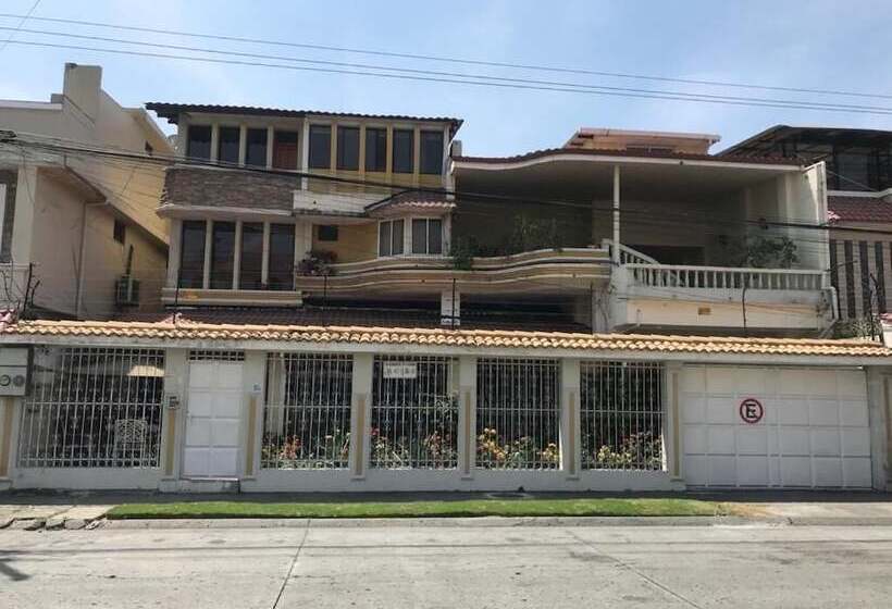 تختخواب و صبحانه Villa Garza Inn