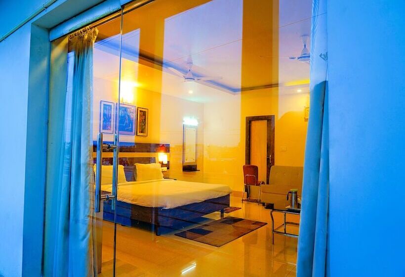 Fabhotel Kanchan Plaza