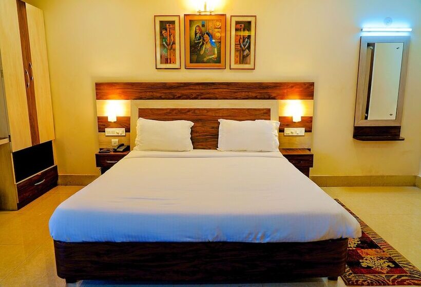 Fabhotel Kanchan Plaza