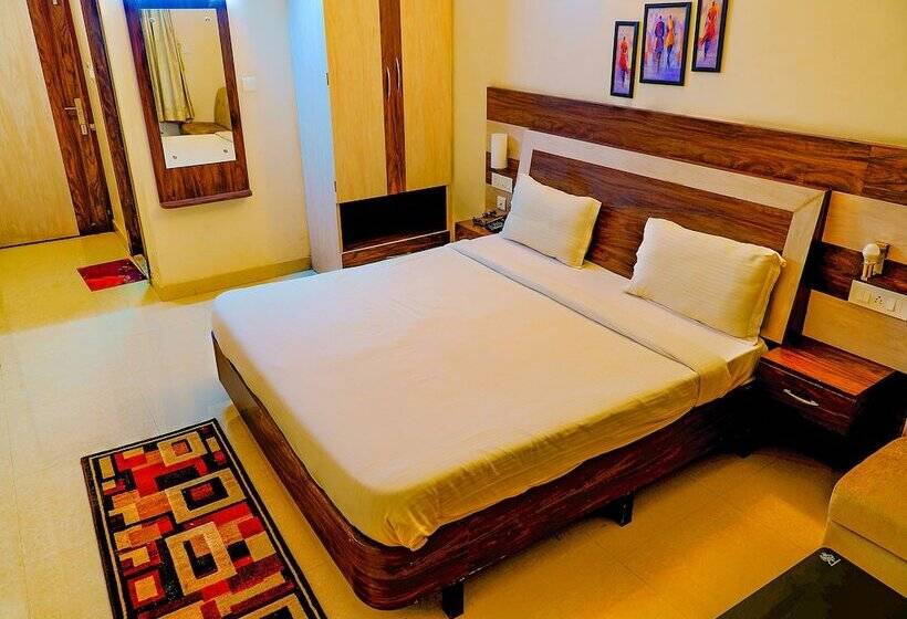 Fabhotel Kanchan Plaza