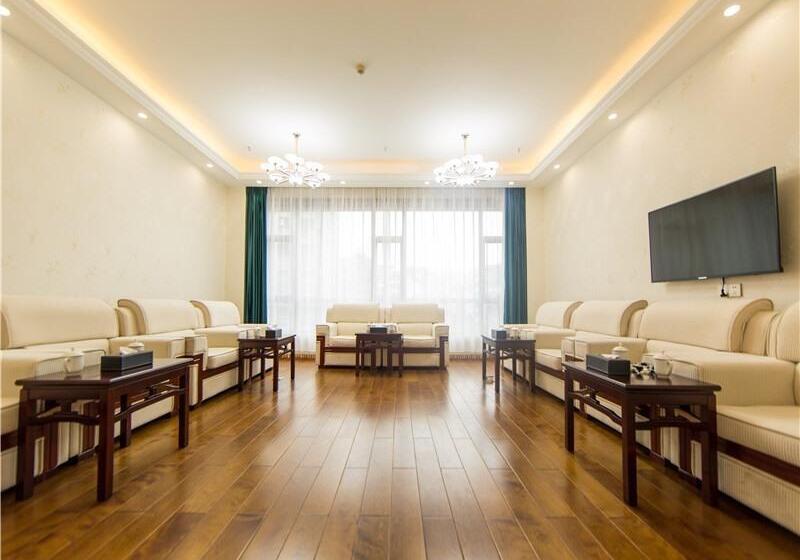 Отель Greentree Eastern Yibin Yijian Road New City Plaza