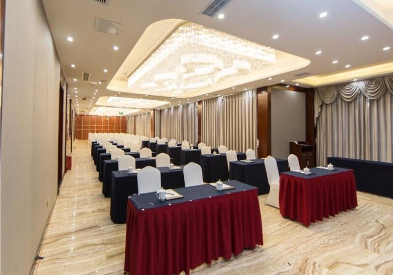 Отель Greentree Eastern Yibin Yijian Road New City Plaza