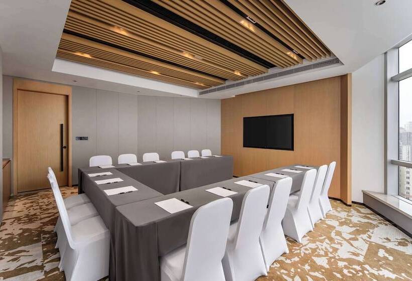 فندق Hilton Garden Inn Shanghai Lujiazui