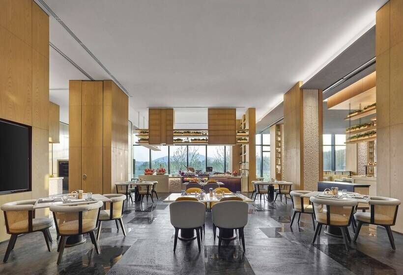 Отель Hilton Nanjing Niushoushan