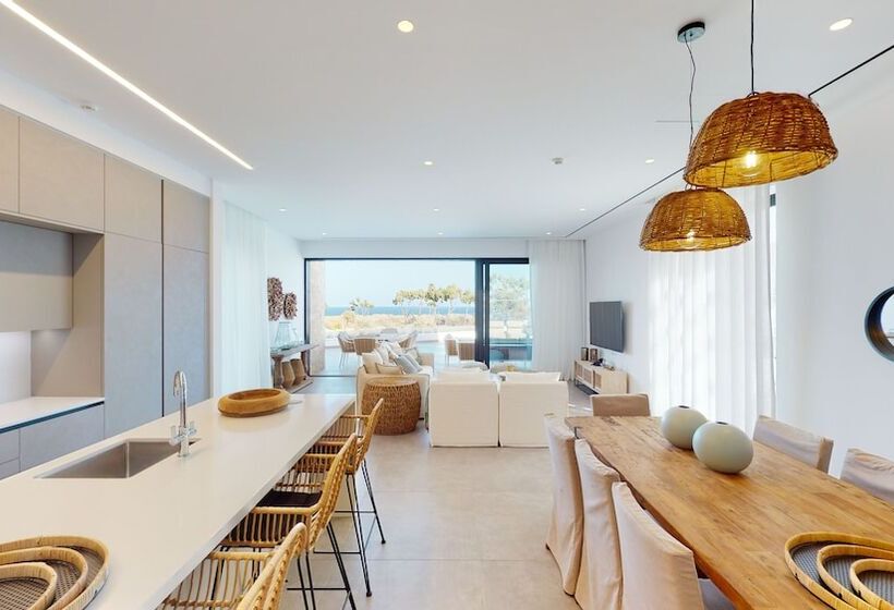 ホテル Periyiali Konnos Villas Beach Resort