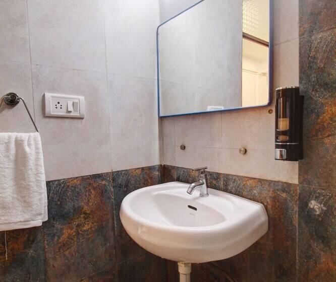 בית מלון כפרי Pleasure Inn Near Turtle Beach  Morjim