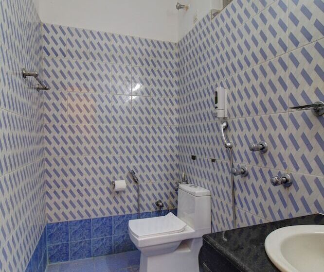 בית מלון כפרי Pleasure Inn Near Turtle Beach  Morjim