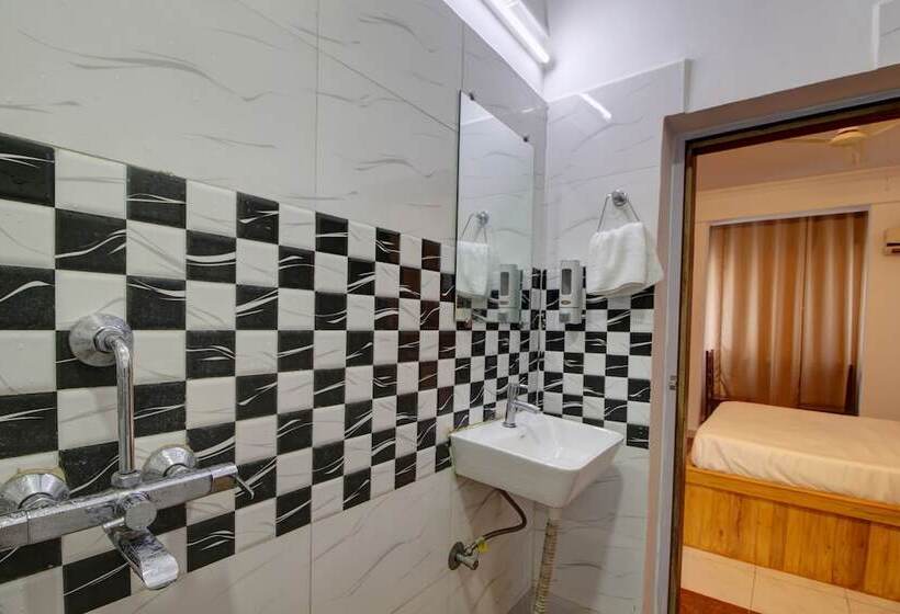 בית מלון כפרי Pleasure Inn Near Turtle Beach  Morjim