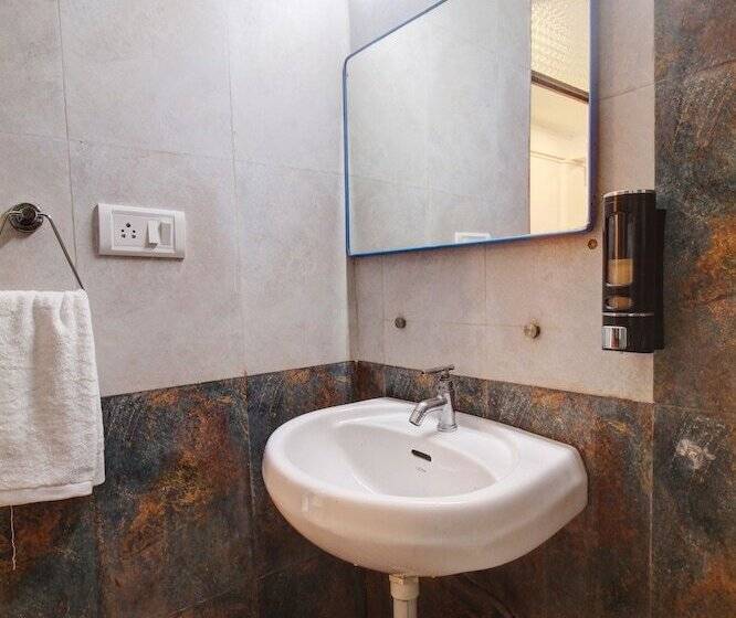 בית מלון כפרי Pleasure Inn Near Turtle Beach  Morjim