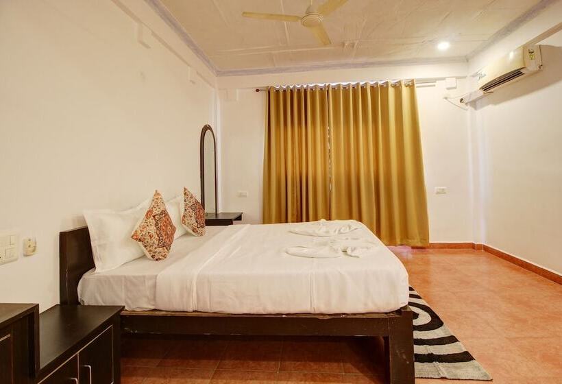 בית מלון כפרי Pleasure Inn Near Turtle Beach  Morjim