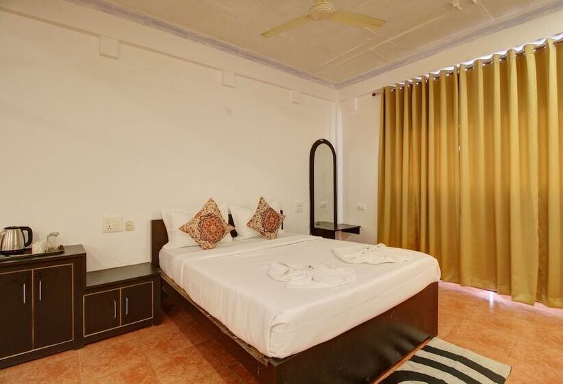 בית מלון כפרי Pleasure Inn Near Turtle Beach  Morjim