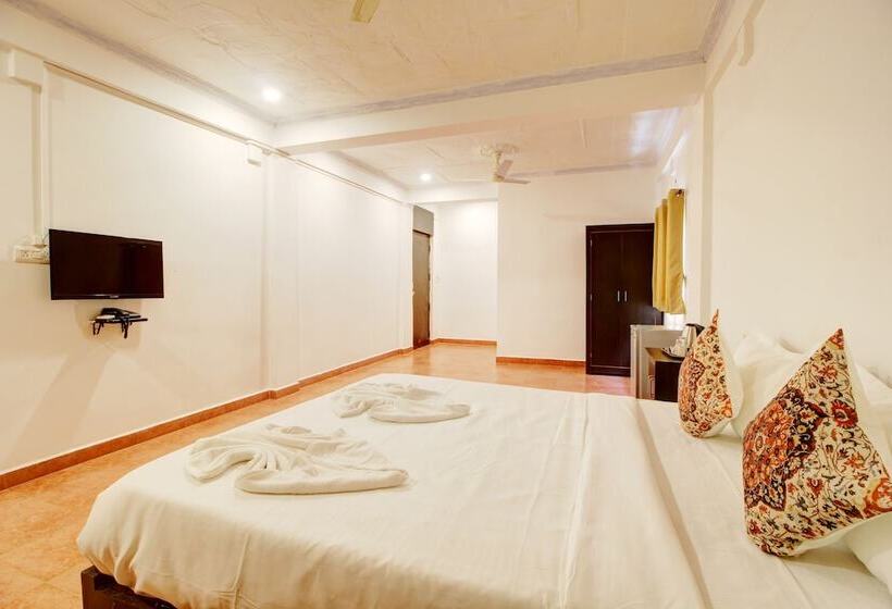 בית מלון כפרי Pleasure Inn Near Turtle Beach  Morjim