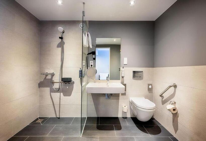 هتل Premier Inn Berlin Airport