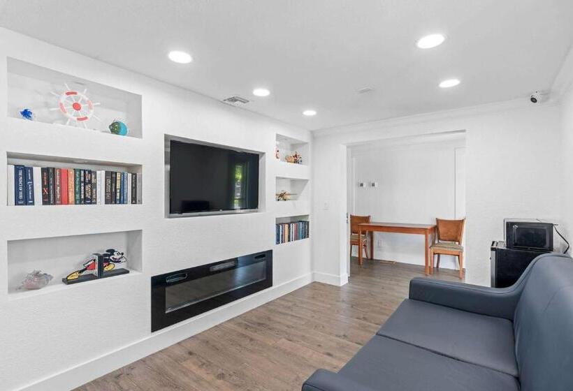 酒店 Travelodge By Wyndham Kissimmee/orlando