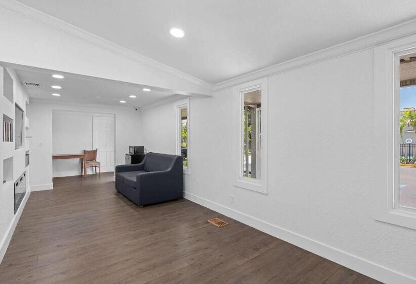 酒店 Travelodge By Wyndham Kissimmee/orlando