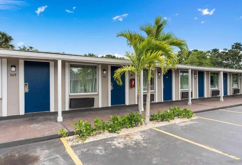 酒店 Travelodge By Wyndham Kissimmee/orlando