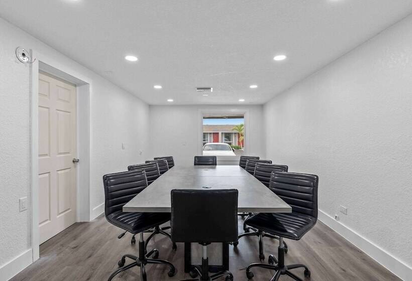 酒店 Travelodge By Wyndham Kissimmee/orlando