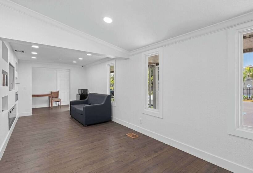 酒店 Travelodge By Wyndham Kissimmee/orlando