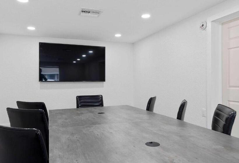 Отель Travelodge By Wyndham Kissimmee/orlando