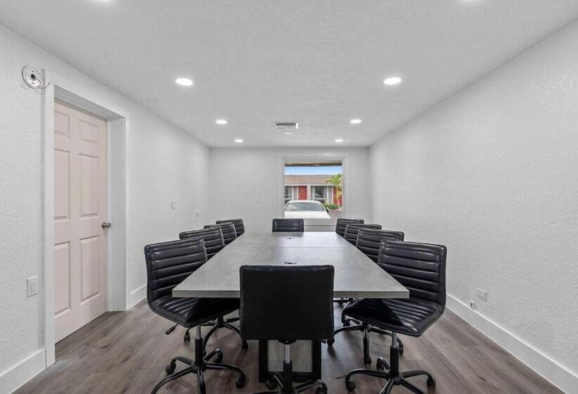 酒店 Travelodge By Wyndham Kissimmee/orlando