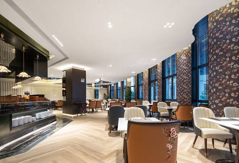 Отель Wingate By Wyndham Wuhan Optics Valley