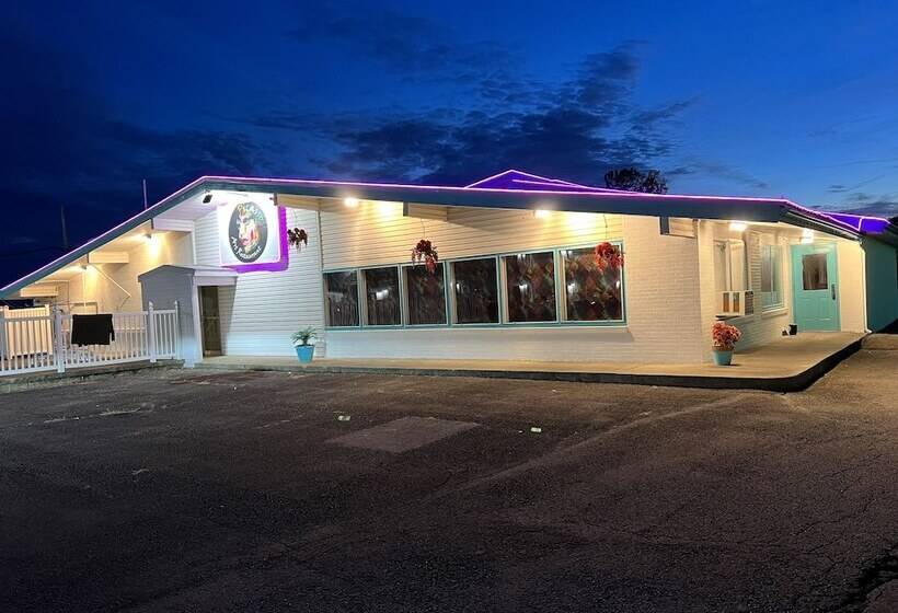 Motel Boutique By Wolf Inn