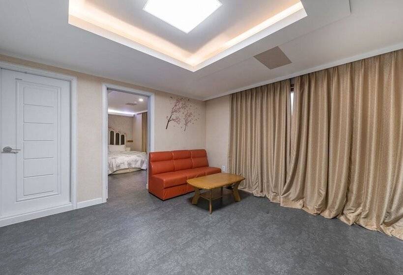 Motel Gapyeong Brown