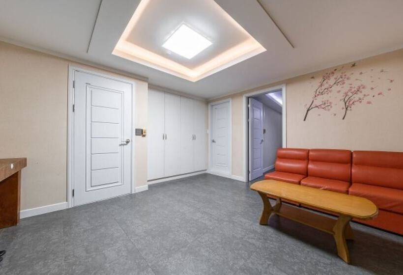 Motel Gapyeong Brown