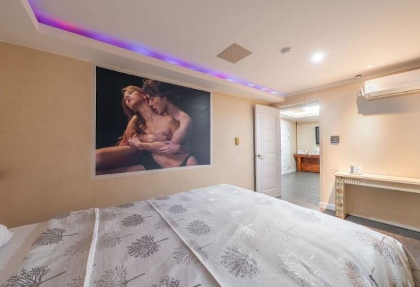 Motel Gapyeong Brown