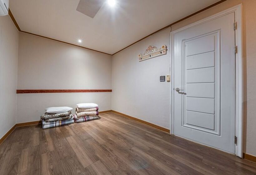 Motel Gapyeong Brown