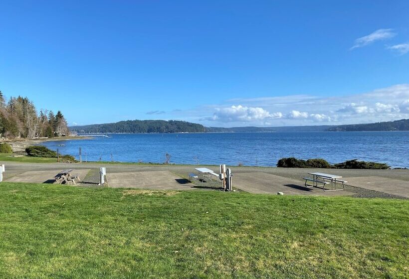 汽车旅馆  Watefront At Potlatch