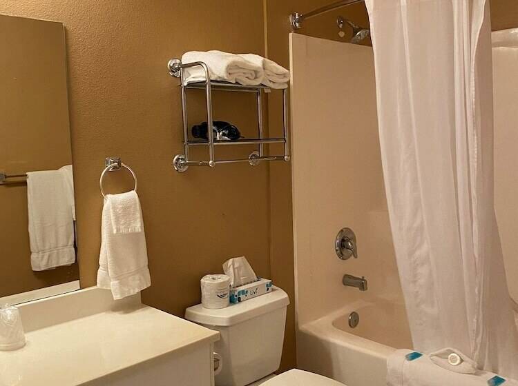 汽车旅馆  Watefront At Potlatch