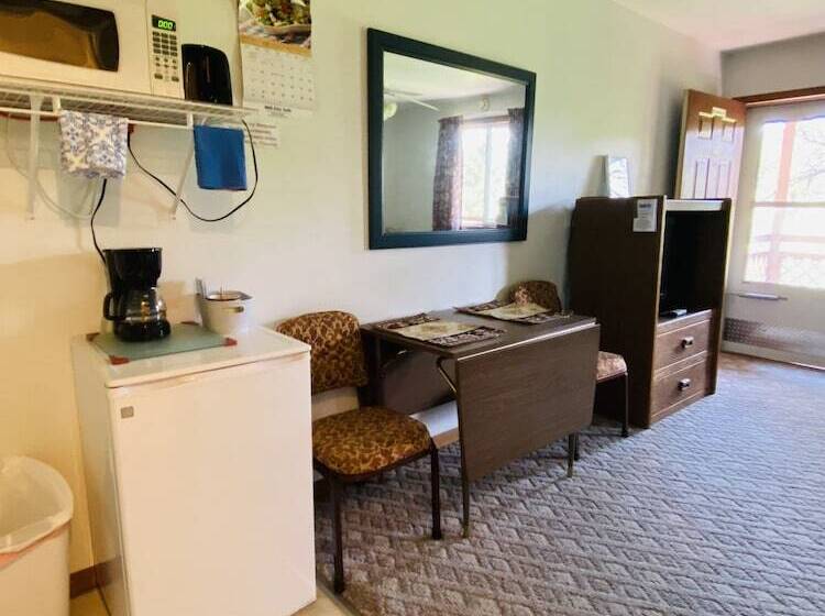 Black Hills Motel At Quail S Crossing