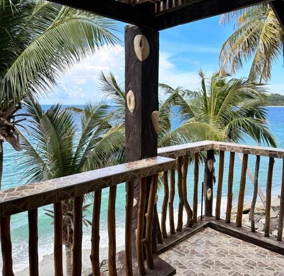 هتل Bamboo House Beach Lodge & Restaurant