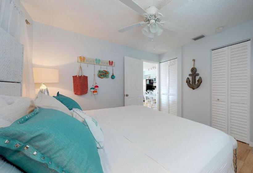 فندق Bay View Inn 202