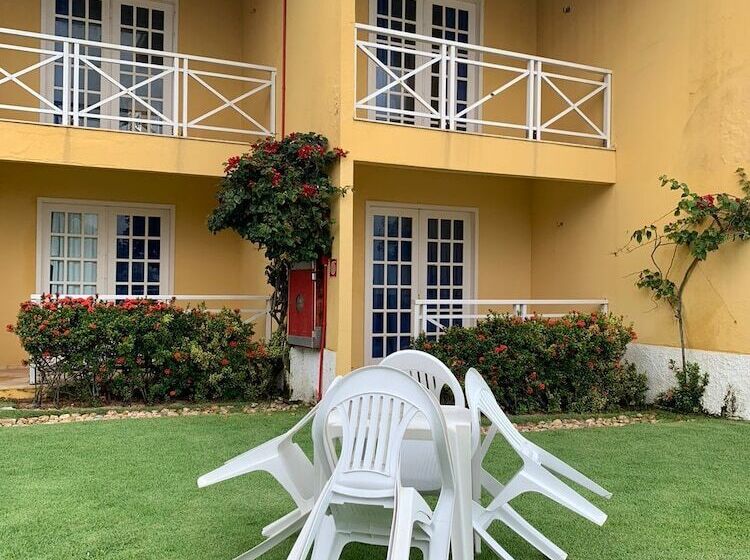 فندق Bouganville