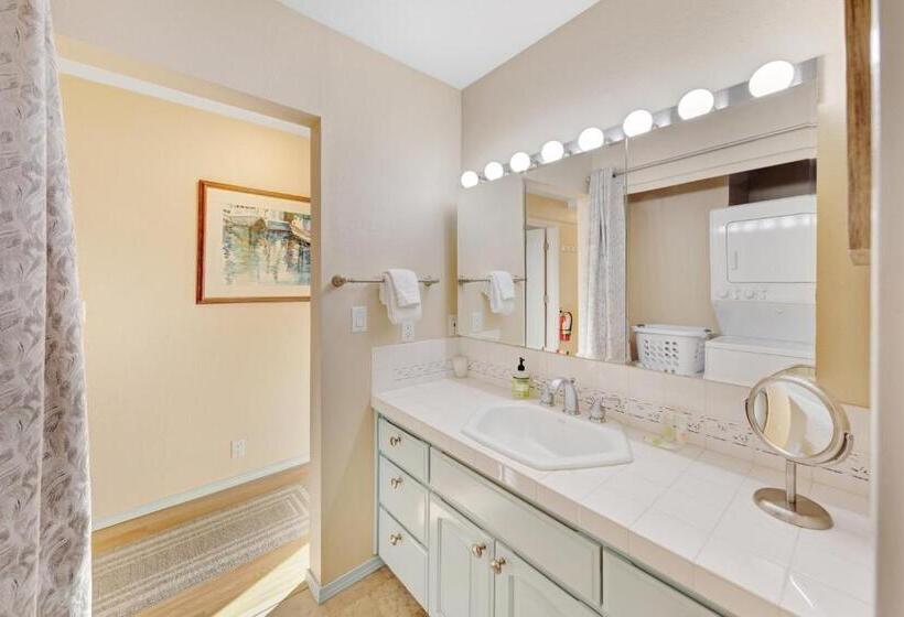 בית מלון כפרי Embarcadero Bay View