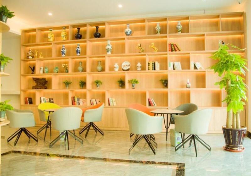 בית מלון כפרי Greentree Inn Express Shandong Qingdao Chengyang District Aodong Road