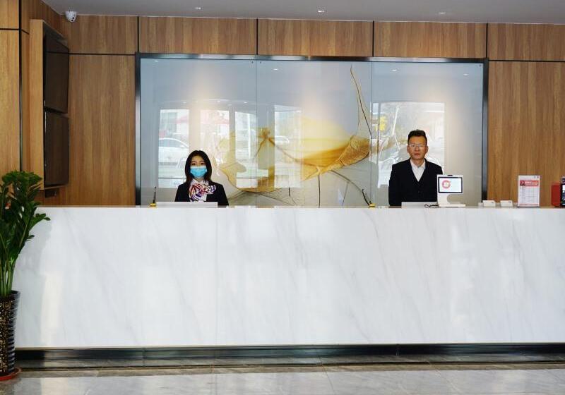 בית מלון כפרי Greentree Inn Express Shandong Qingdao Chengyang District Aodong Road